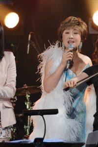 「歌謡ナイト jazzyなライブショー」に出演する才恵加と小林幸子とMei