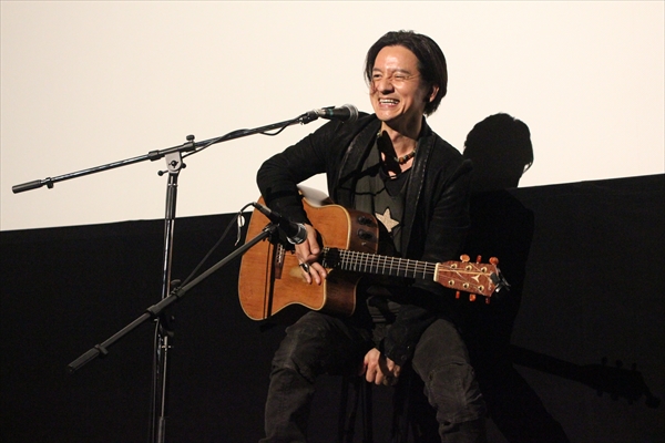 Rockon Social Clubのメンバー岡本健一。