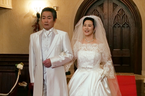名取裕子と宅麻伸がウエディングドレス タキシードで 真珠婚式 Tv Life Web