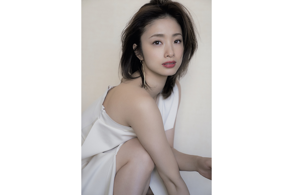 上戸彩 撮り下ろしグラビアであふれる艶やかさ Tv Life Web