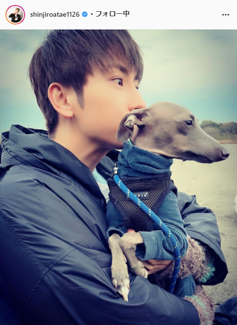 AAA・與真司郎公式Instagram（shinjiroatae1126）より