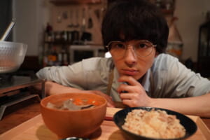 高杉真宙主演『ホメられたい僕の妄想ごはん』に小野花梨、酒井若菜が出演 初回ゲストは石田ニコル