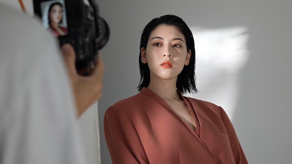 俳優、モデル・三吉彩花