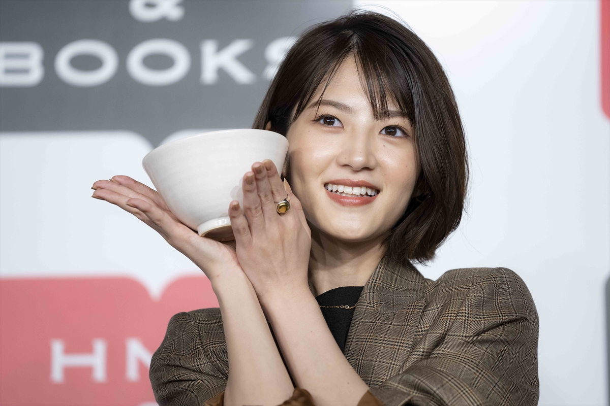 若月佑美2nd写真集「アンド チョコレート」発売記念イベント