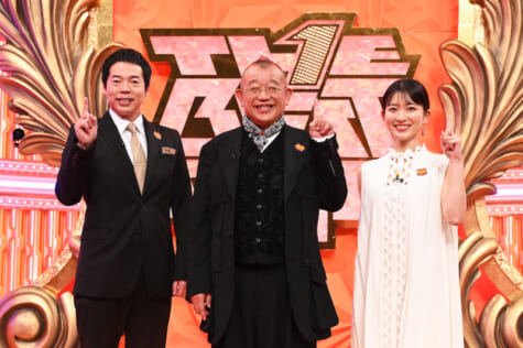 MCの笑福亭鶴瓶（中央）、今田耕司（左）、進行の山本里菜TBSアナウンサー