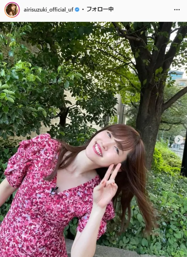 鈴木愛理 ほほ笑みピースショットに 愛理ちゃんの笑顔素敵すぎる 癒される Tv Life Web