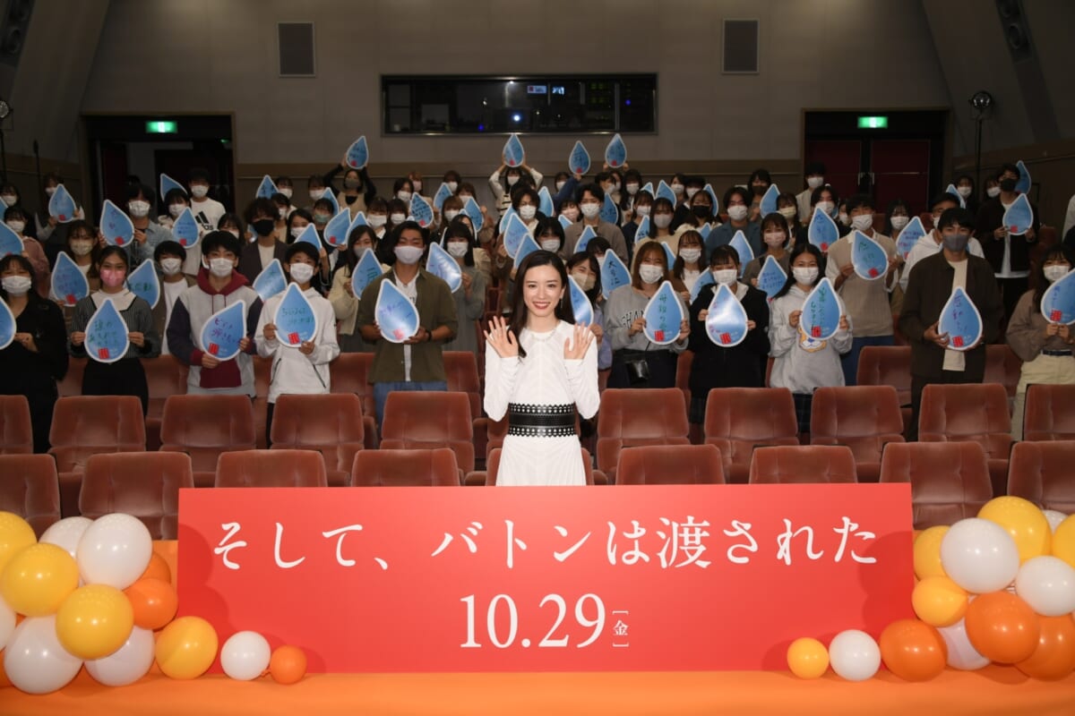 ©2021 映画「そして、バトンは渡された」製作委員会