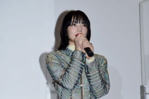 小松菜奈©2021「恋する寄生虫」製作委員会