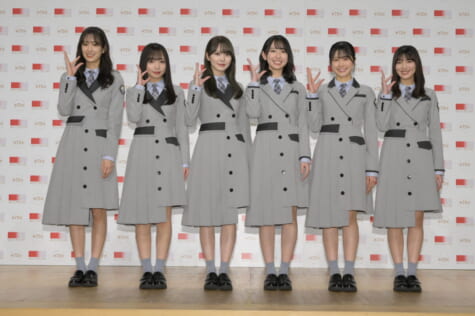 『第72回NHK紅白歌合戦』リハーサルに参加した日向坂46（左から）佐々木久美、齊藤京子、加藤史帆、金村美玖、丹生明里、河田陽菜