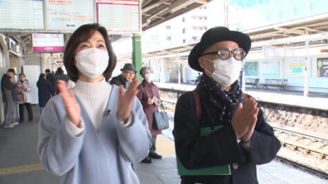 絵本作家の長谷川義史が、服部天神駅を散歩し、印象に残ったシーンをスケッチ