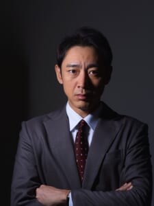 『眼の壁』萩崎⻯雄役の小泉孝太郎
