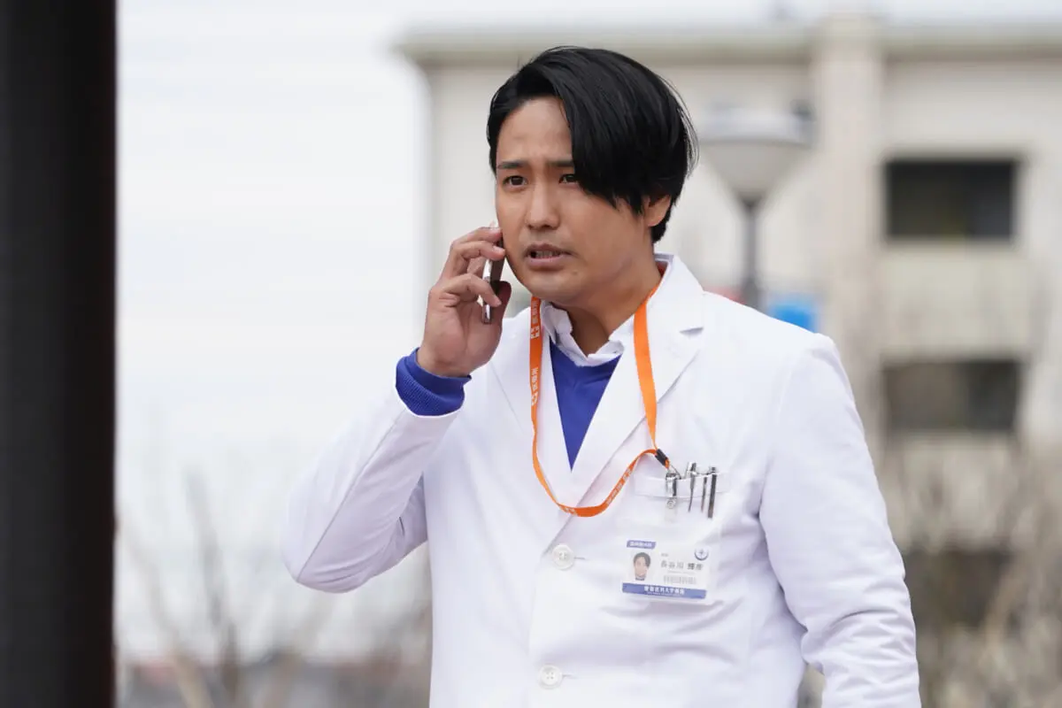 前田敦子　コラ 藤木（成田凌）に接触した烏丸（前田敦子）が差し出したのは…『逃亡医F』第5話あらすじ | TV LIFE web