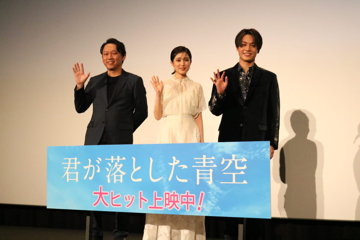 左から）Yuki Saito監督、福本莉子、松田元太