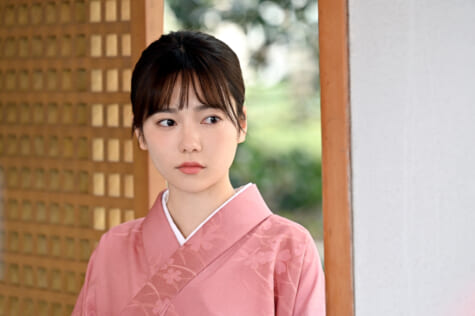 戸塚明美役の島崎遥香