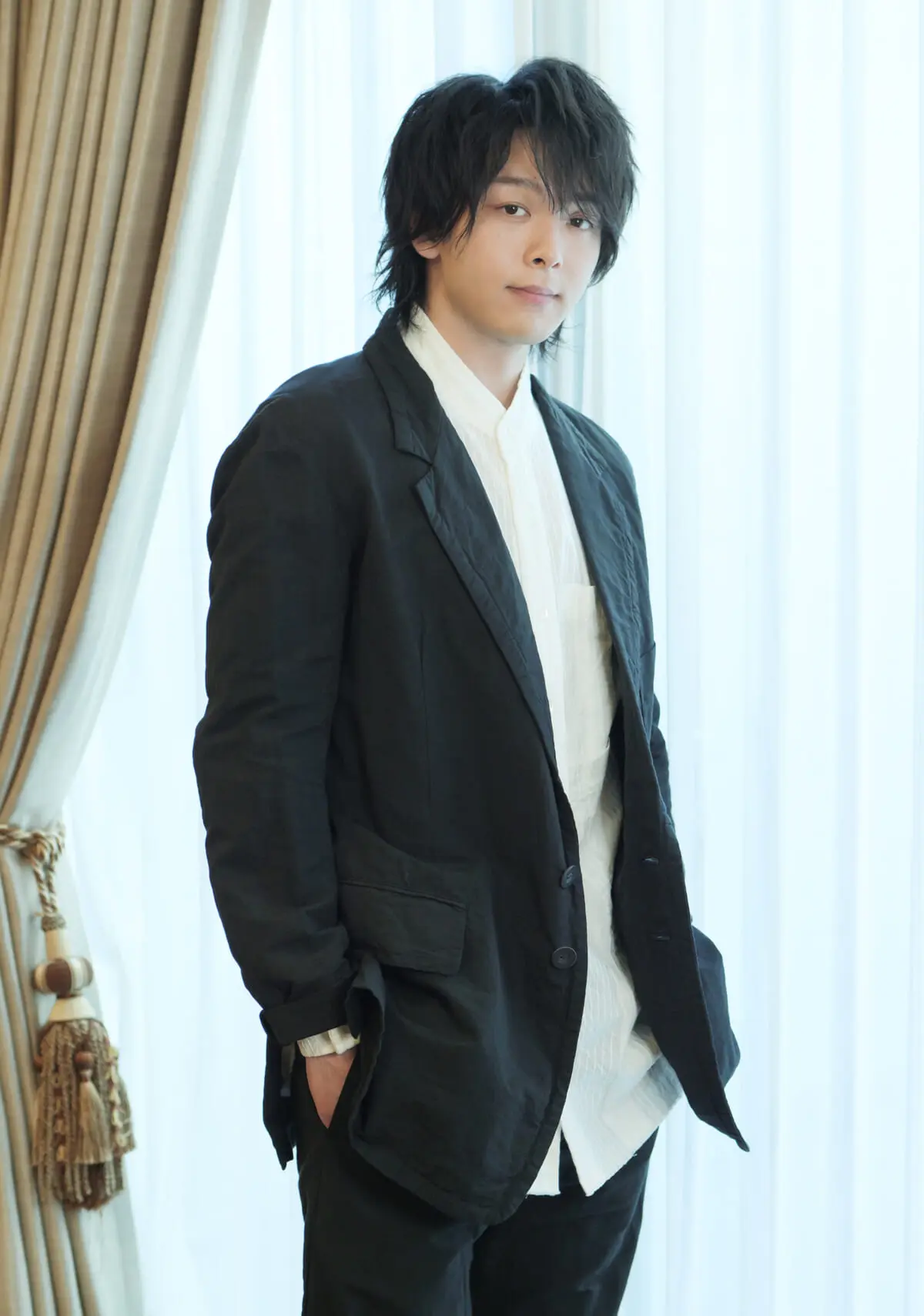 中村倫也の周りを輝かせる自然体の演技 僕たちは 濃い登場人物たちを引き立たせる役 映画 ウェディング ハイ インタビュー Tv Life Web