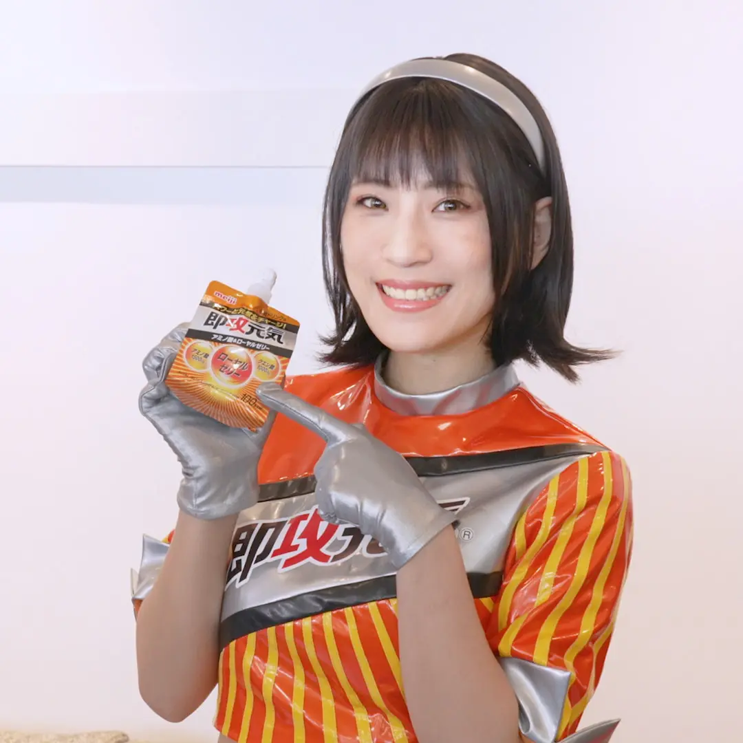えなこ、つんこ、篠崎こころがオフィスカジュアルコーデで元気を
