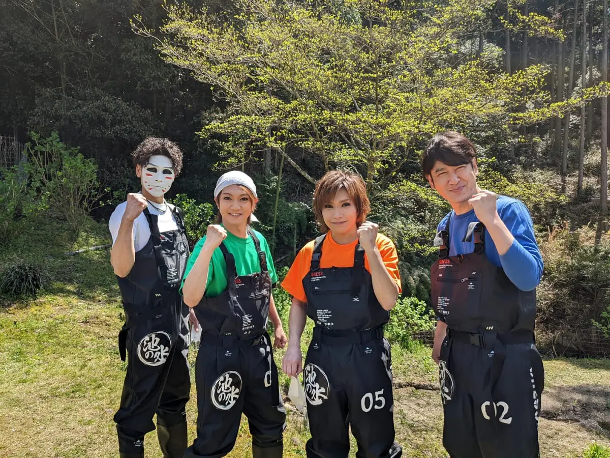 ゴールデンボンバー初参戦 歴史ある神社のお堀を徹底調査 池の水ぜんぶ抜く大作戦 Tv Life Web