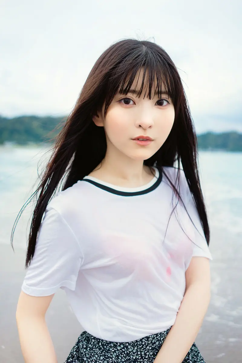 小鳥遊るい　ビブス　美品　ババババンビ ババババンビ・小鳥遊るい、ビキニ姿で色白美ボディ披露「FRIDAY