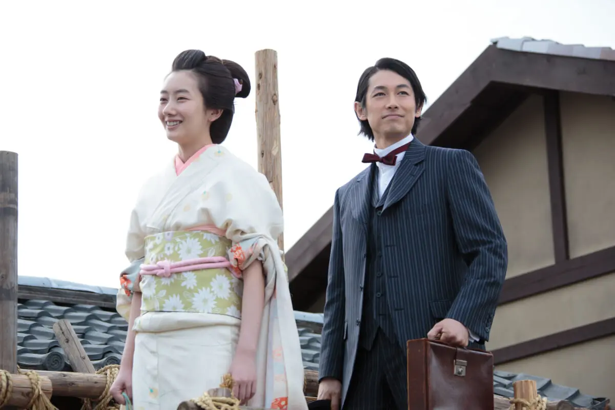 波瑠主演の人気朝ドラ あさが来た Bs12で毎週6話連続放送 玉木宏 宮﨑あおい ディーン フジオカらが共演 Tv Life Web