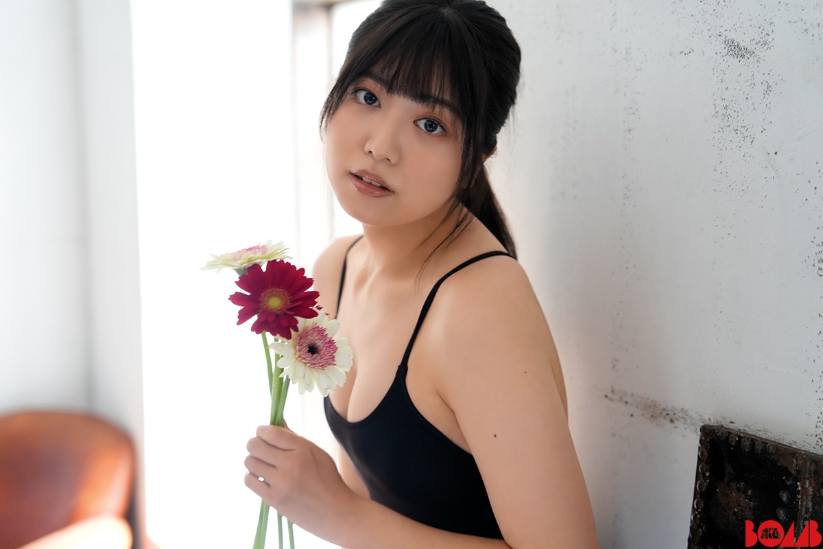 吉田莉桜『BOMB Love Special 2022-2023 WINTER』