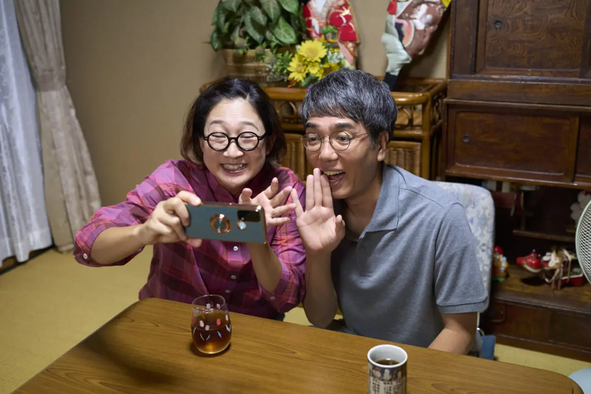 小木博明、虻川美穂子が『癒やしのお隣さんには秘密がある』に夫婦役で出演！BiTE A SHOCKの主題歌はドラマ初回で解禁 | TV LIFE web