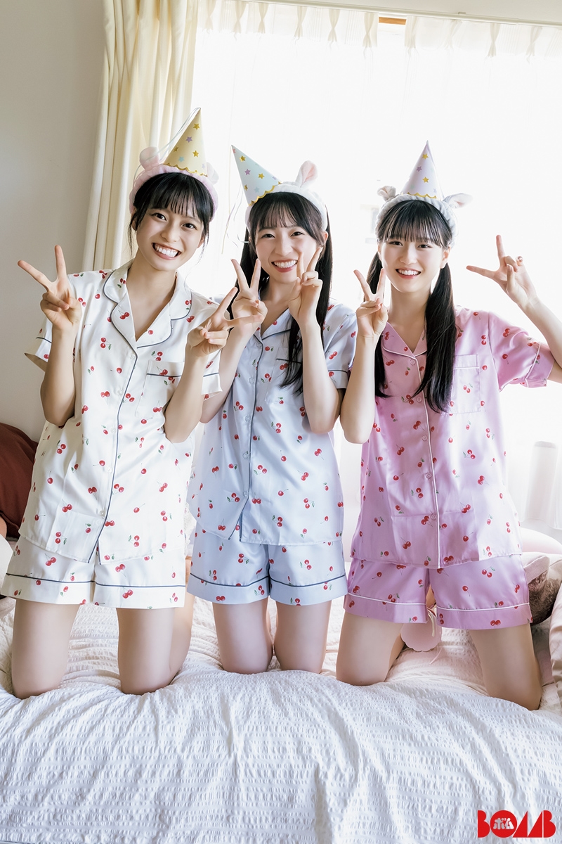 AKB48・18期研究生の秋山由奈、新井彩永、八木愛月「BOMB」10月号