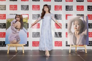 井口裕香 写真集「MORE MORE MORE」発売記念イベント