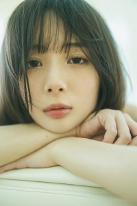 撮影：藤本和典「岡田紗佳写真集 おかぴのぴ」（小学館）