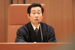 『街並み照らすヤツら』