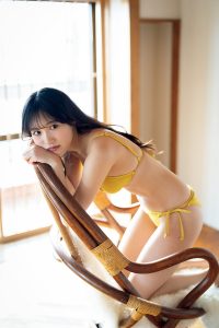 横野すみれ　●photo／唐木貴央　hari＆make／塩田結香（JULLY）　styling／工藤沙恵（ミタケイショウ）