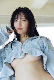 由良ゆら1st写真集（撮影＝横山マサト／©白夜書房）