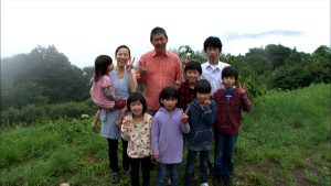 『山の上の大家族！本多さんチ　3男4女の「泣き笑い」14年』