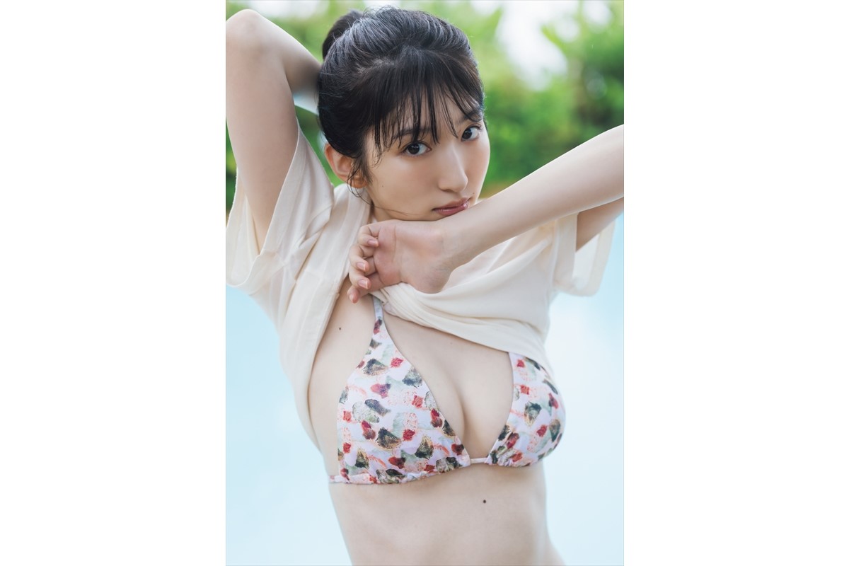 【直筆サイン本】 日比美思1st写真集 朝食ってビュッフェですか 日比美思1st写真集「朝食ってビュッフェですか」表紙が公開