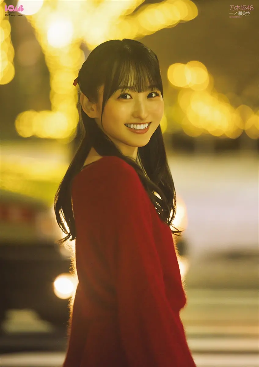 乃木坂46一ノ瀬美空、透け感ワンピで笑顔はじけるクリスマスグラビア