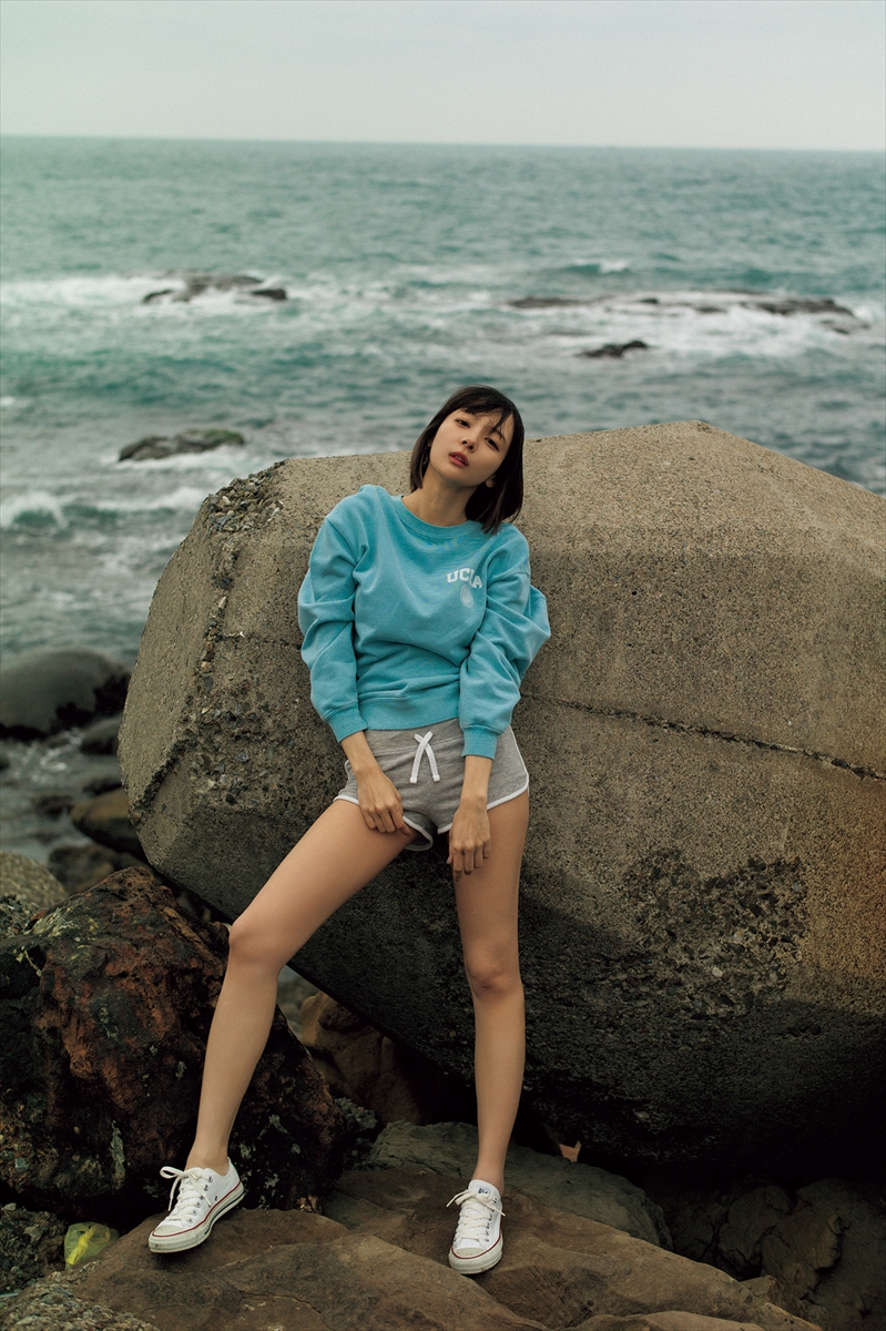 岡田紗佳写真集『嶺上開花』撮影・細居幸次郎