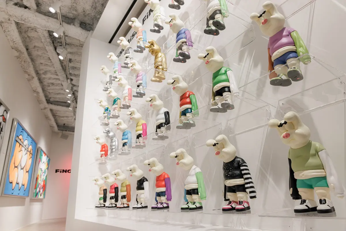 個展「FiNGAiSM in Shibuya」