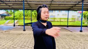 『海外で髪を切るだけの番組』