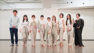 『ハロプロダンス学園 シーズン13』左から）鈴木啓太（上々軍団）、広本瑠璃、平井美葉、秋山眞緒、為永幸音、弓桁朱琴、植村葉純、段原瑠々、MEDUSA©ダンスチャンネル