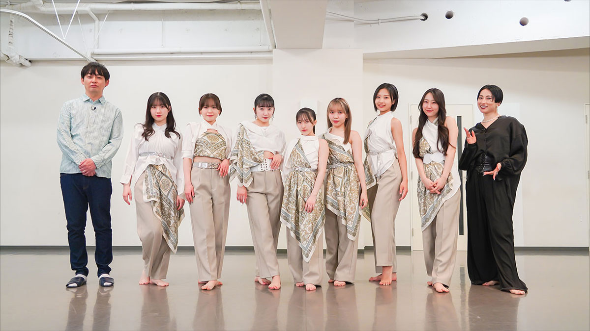 『ハロプロダンス学園 シーズン13』左から)鈴木啓太(上々軍団)、広本瑠璃、平井美葉、秋山眞緒、為永幸音、弓桁朱琴、植村葉純、段原瑠々、MEDUSA