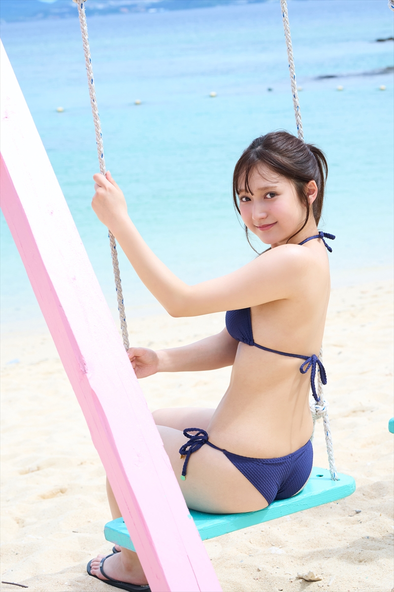 AKB48鈴木くるみ１st写真集『夢の重さ』