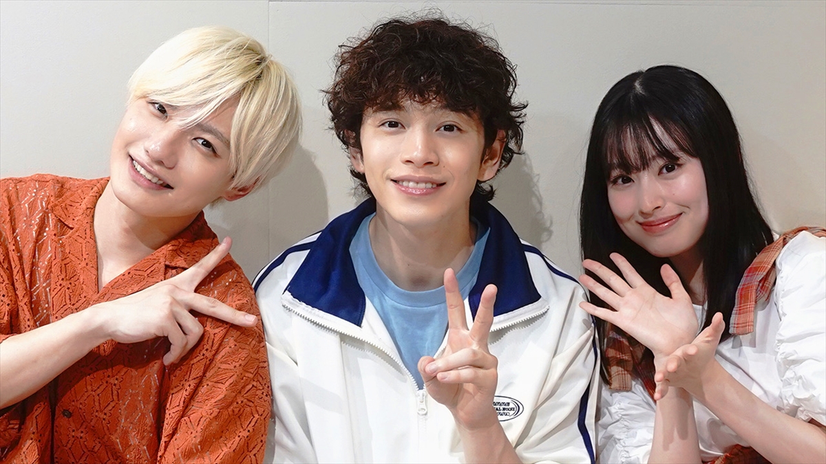 「シンデレラの靴」(左から)日之出莉玖、鈴木康介、井本彩花