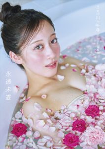 『川上千尋 ファースト写真集 永遠未遂』（徳間書店）／ 撮影：岡本武志