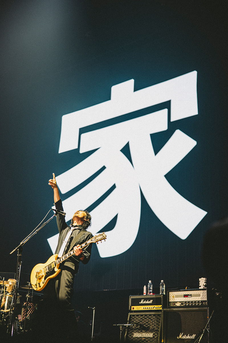 『THE PRIMALS Dark Decades Tour BUDOKAN』●photo／西槇太一　© SQUARE ENIX