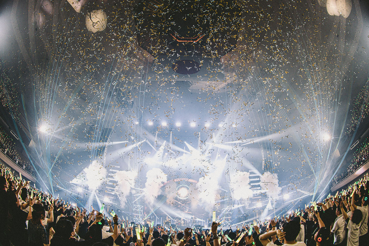 『THE PRIMALS Dark Decades Tour BUDOKAN』●photo／西槇太一　© SQUARE ENIX