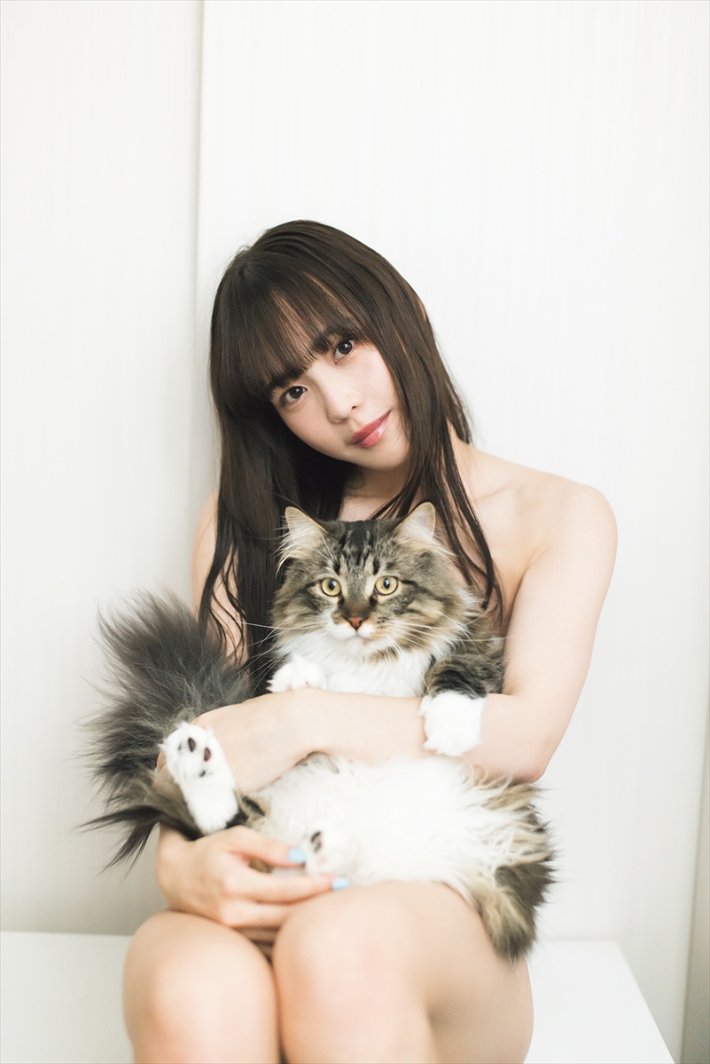 『鈴木Mob. 1st写真集 前代未聞』(徳間書店)撮影/藤本和典