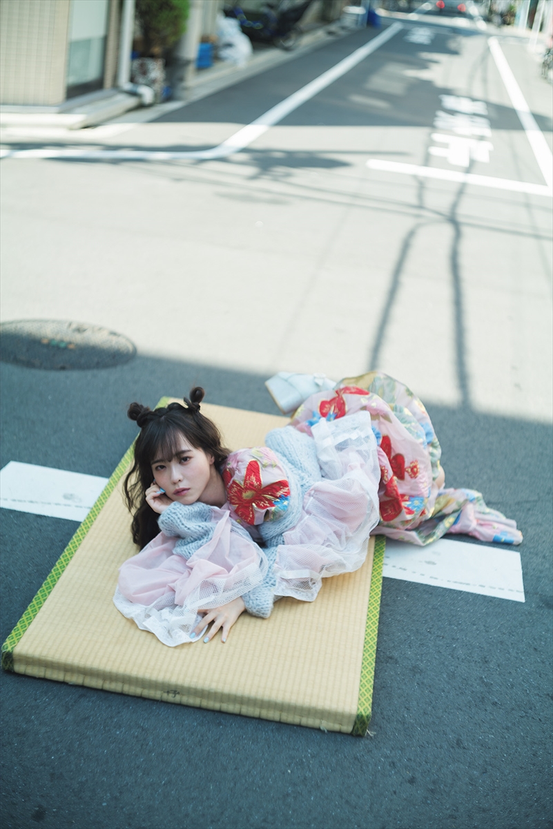 『鈴木Mob. 1st写真集 前代未聞』(徳間書店)撮影/藤本和典