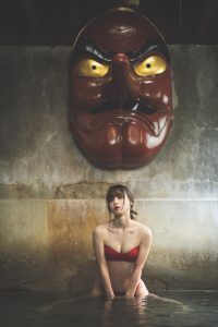 『鈴木Mob. 1st写真集 前代未聞』（徳間書店）撮影／藤本和典