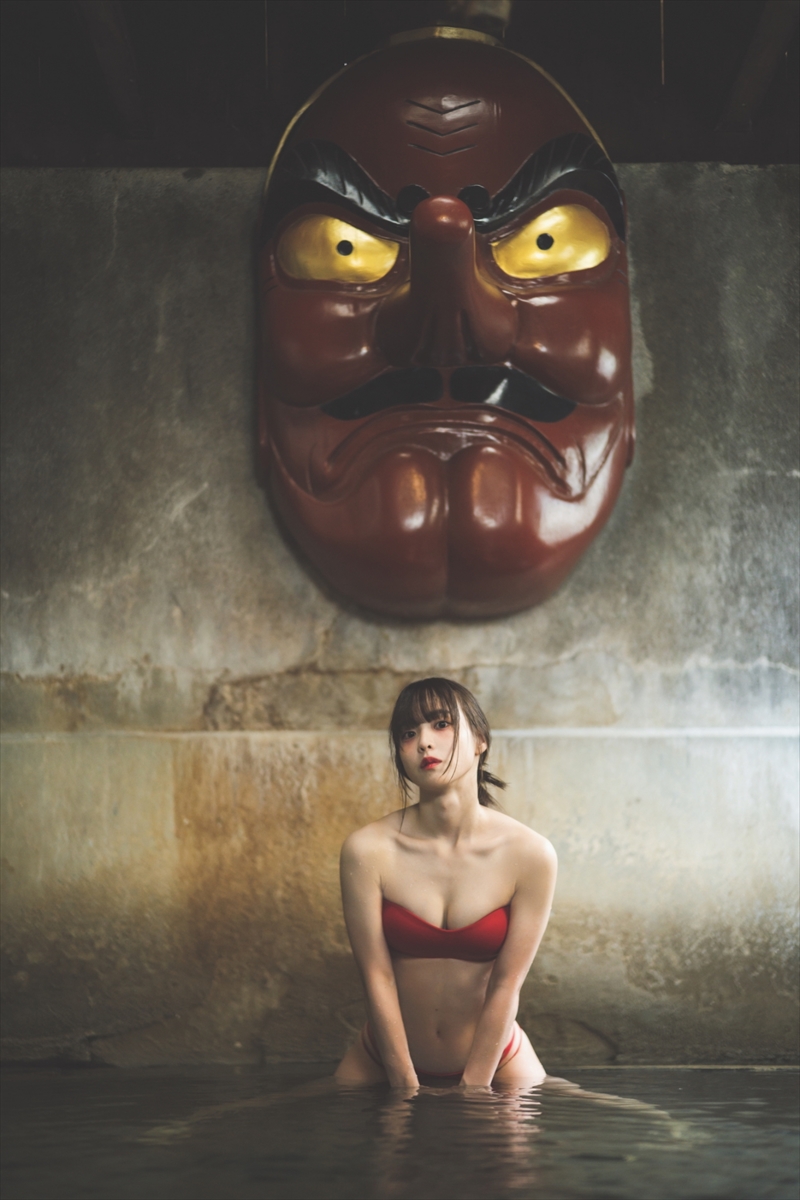 『鈴木Mob. 1st写真集 前代未聞』(徳間書店)撮影/藤本和典