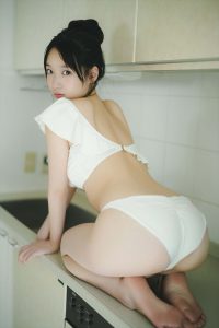 百田汐里デジタル写真集『無垢な彼女』