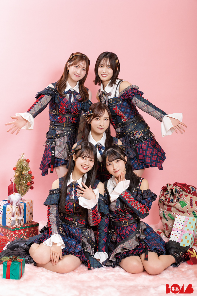 AKB48の小栗有以、下尾みう、永野芹佳、佐藤綺星、伊藤百花「BOMB」1月号
